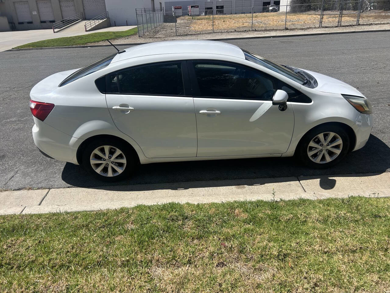 Used 2013 Kia Rio EX w/ Convenience Pkg FWD image 2