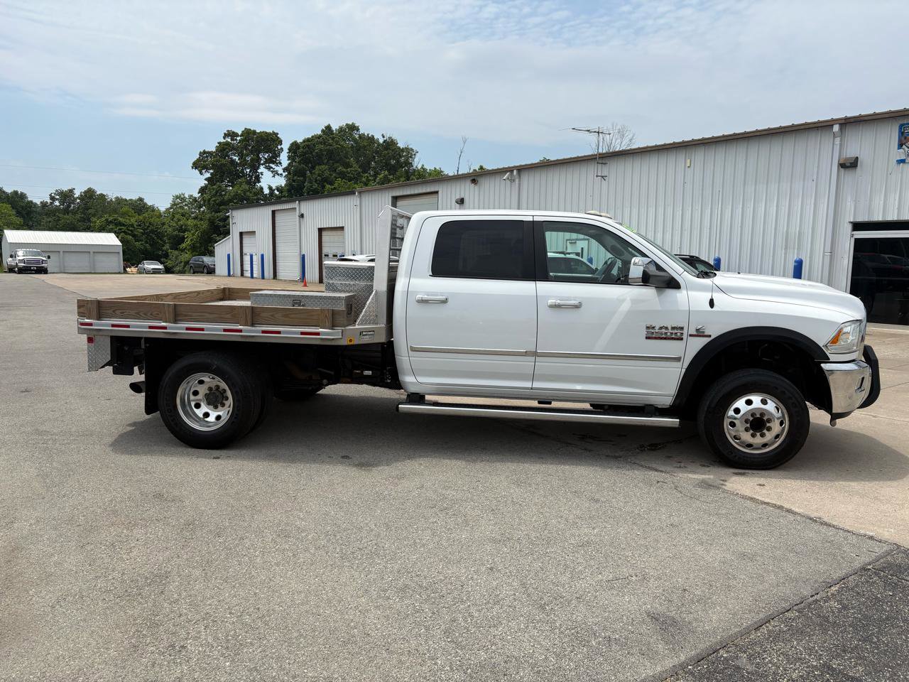 Used 2018 RAM 3500 Laramie AWD/4WD image 2