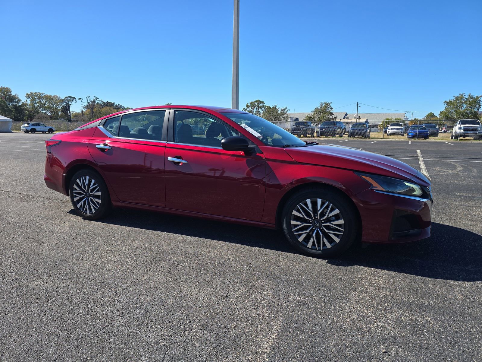 Used 2024 Nissan Altima 2.5 SV image 2