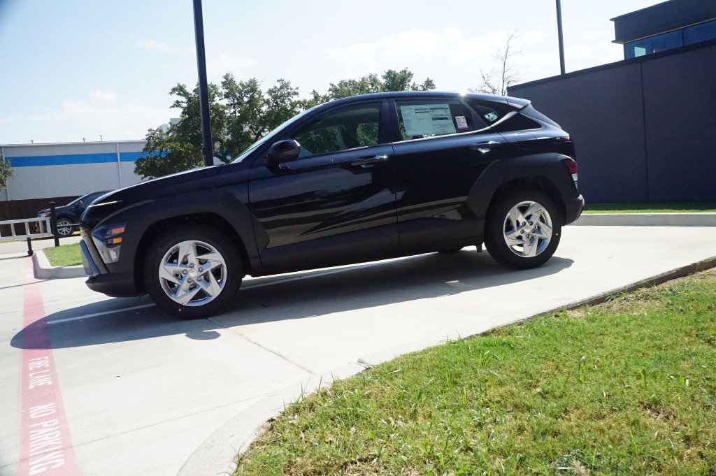 New 2027 Hyundai Kona SE FWD image 4