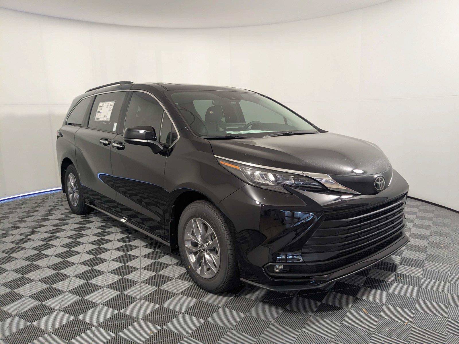 New 2026 Toyota Sienna XLE FWD image 3