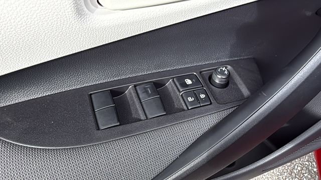 Used 2025 Toyota Corolla LE image 19