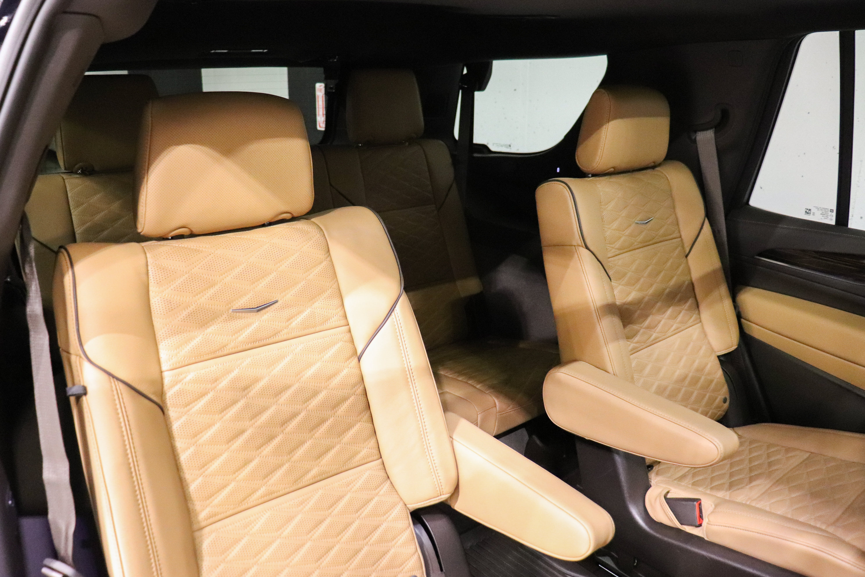 Used 2024 Cadillac Escalade Premium Luxury AWD/4WD image 22