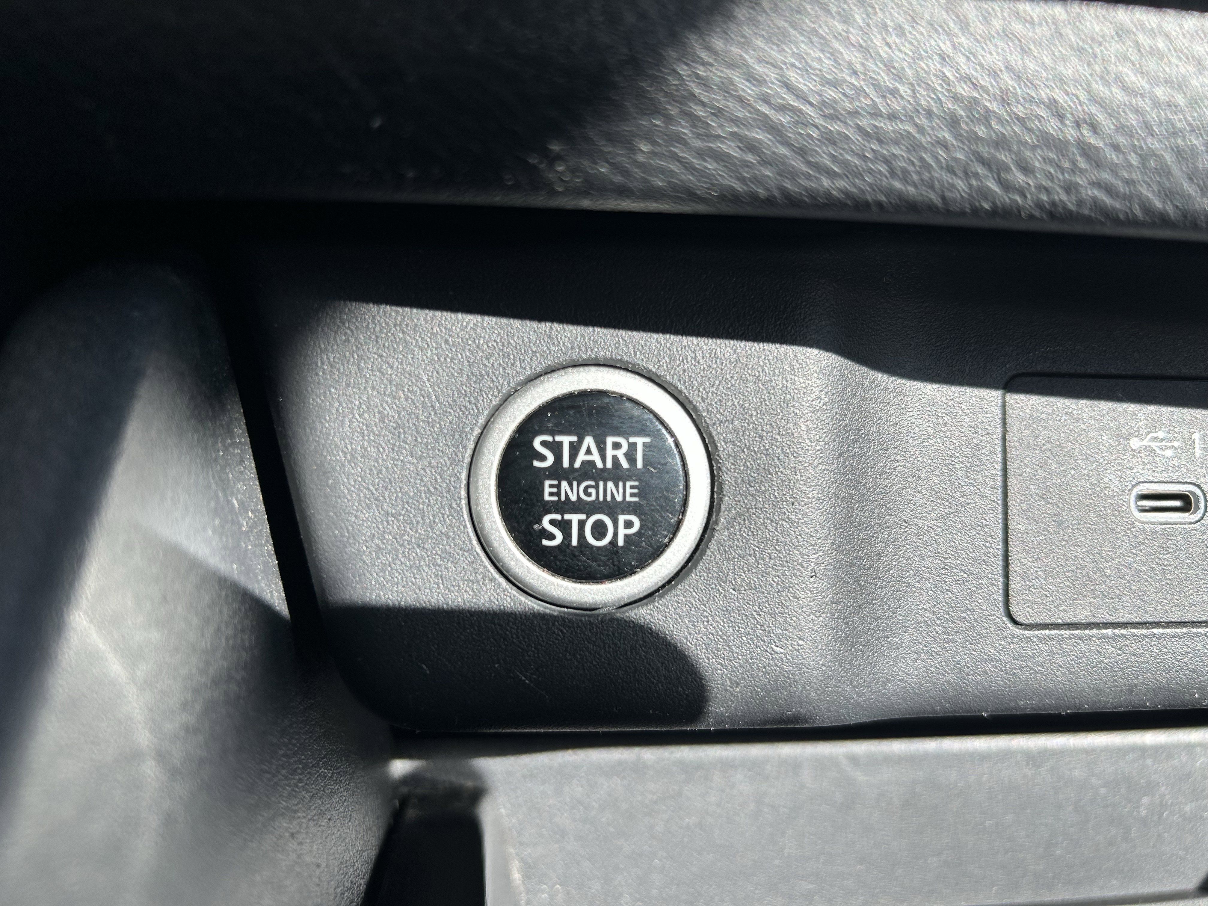 Used 2023 Nissan Rogue SV image 32