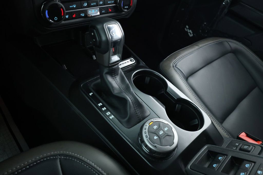 Used 2025 Ford Bronco Outer Banks image 14