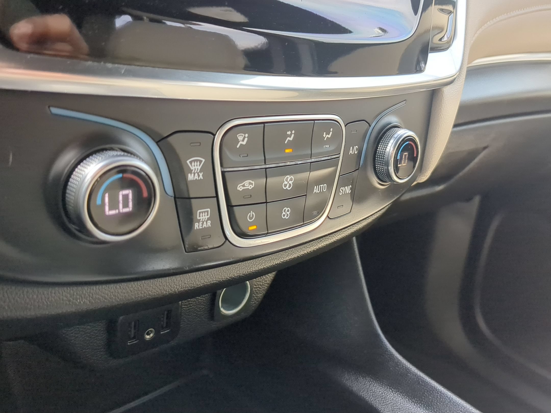 Used 2023 Chevrolet Traverse LS FWD image 17