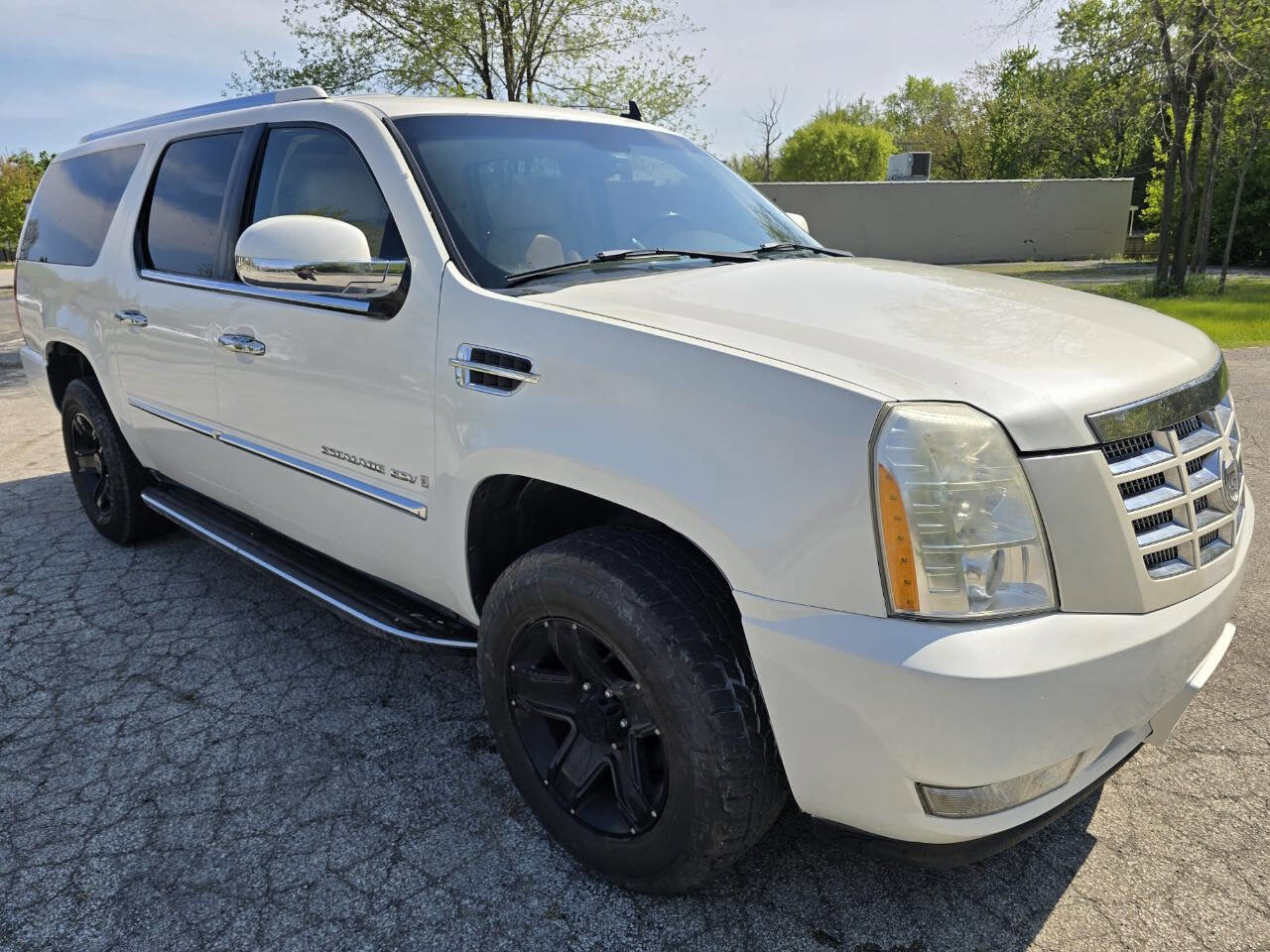 Used 2007 Cadillac Escalade ESV Base AWD 4dr SUV w/ Information Package image 3