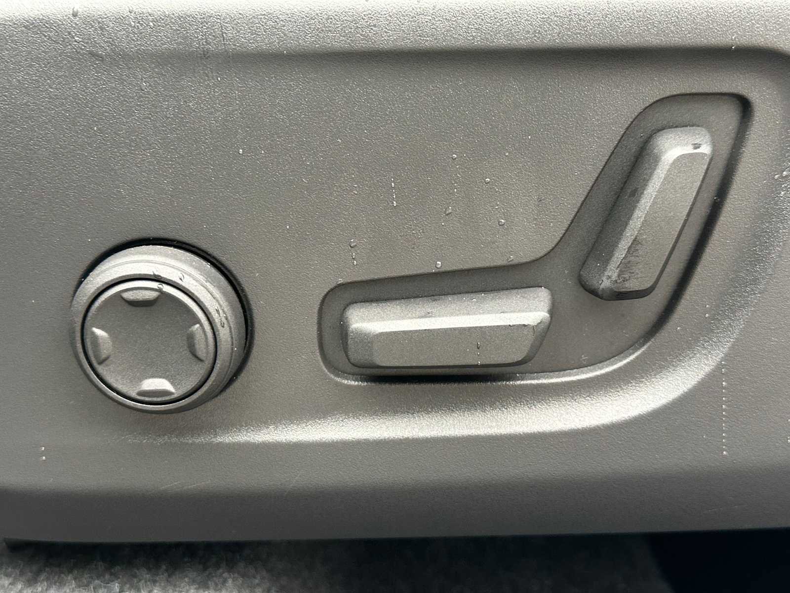 Used 2025 Volvo XC40 B5 Core w/ Protection Package Premier image 22