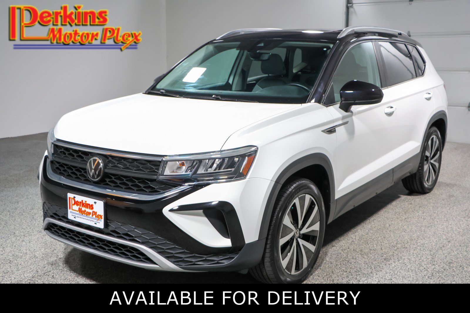 Used 2023 Volkswagen Taos SE w/ Panoramic Sunroof Package