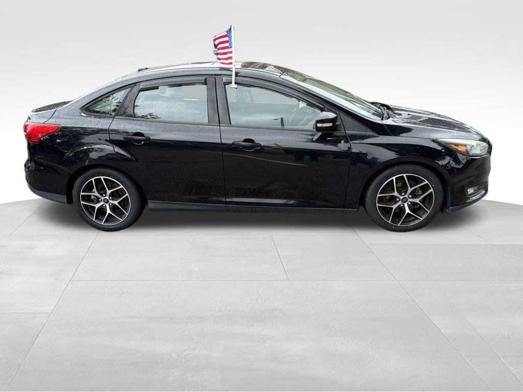 Used 2017 Ford Focus SEL FWD image 5
