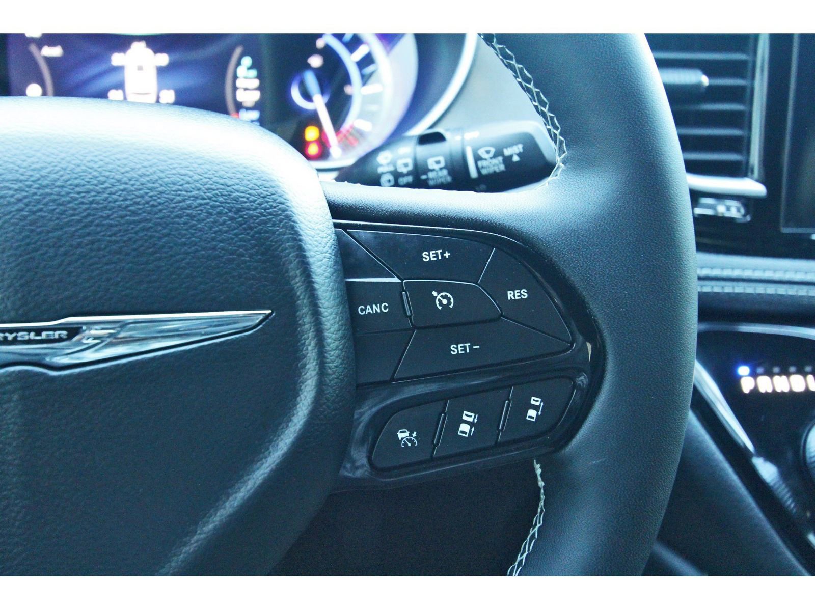 Used 2024 Chrysler Pacifica Premium image 25