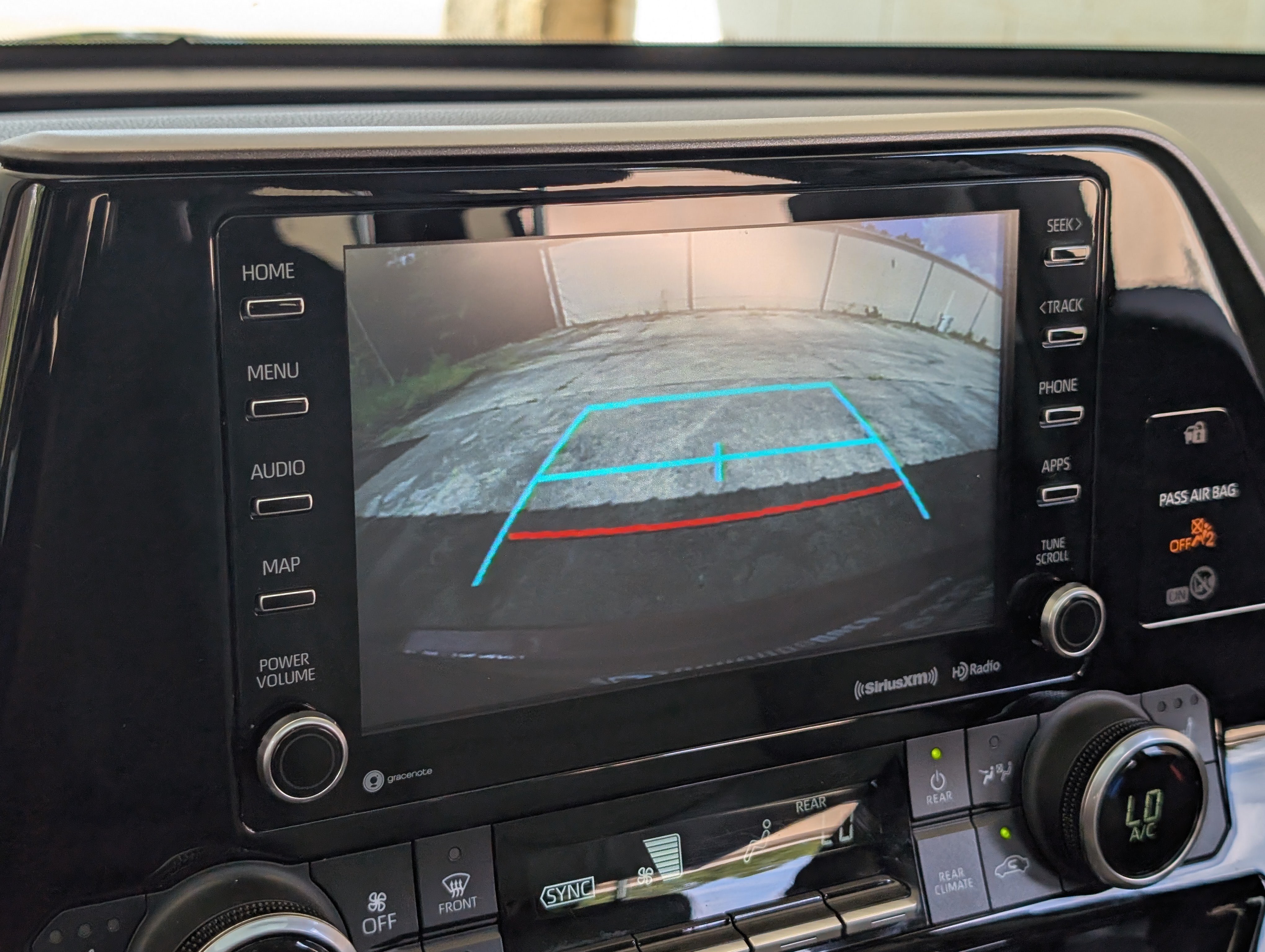 Used 2022 Toyota Highlander XLE AWD/4WD image 30