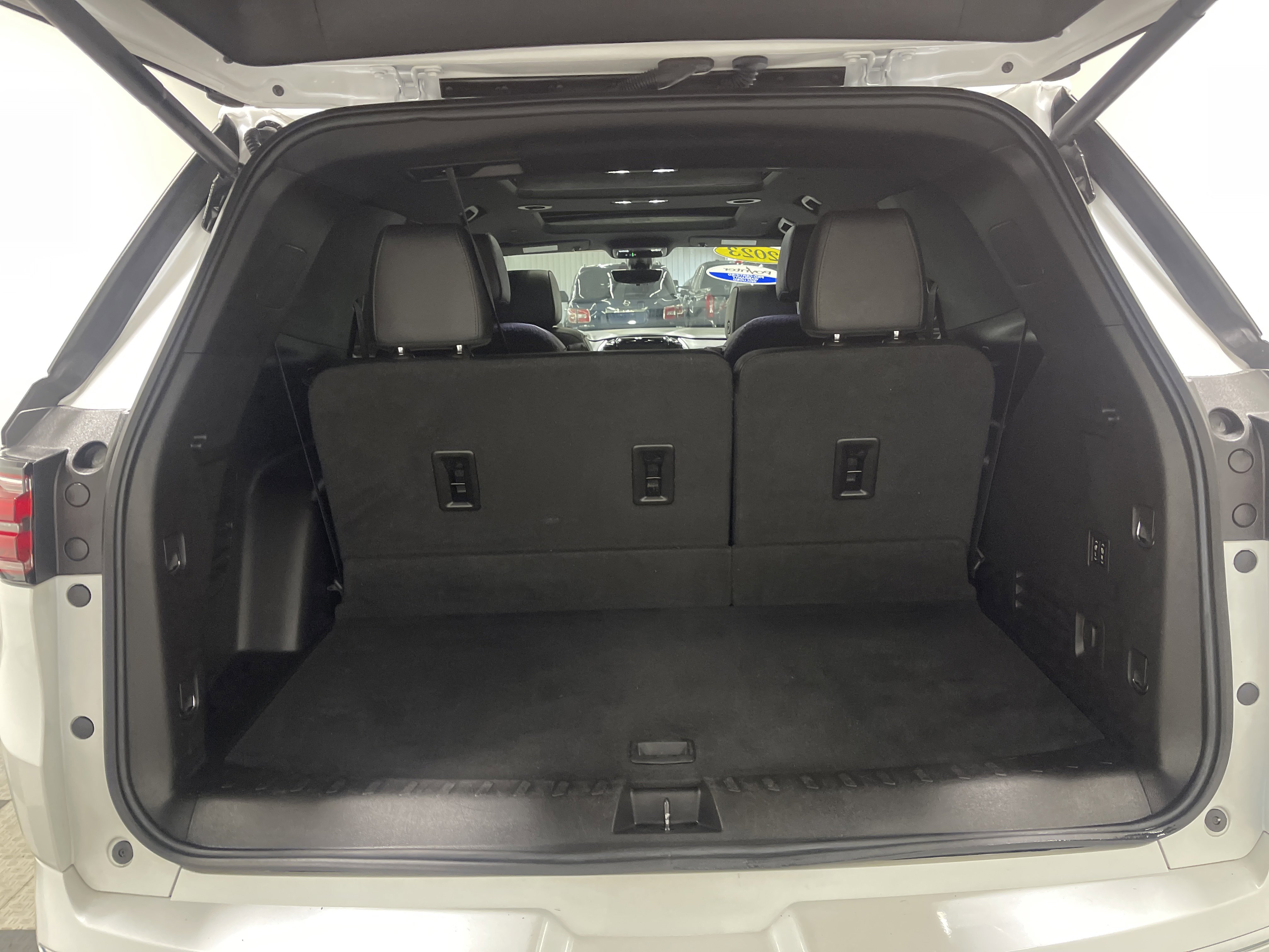 Used 2023 Chevrolet Traverse High Country image 18