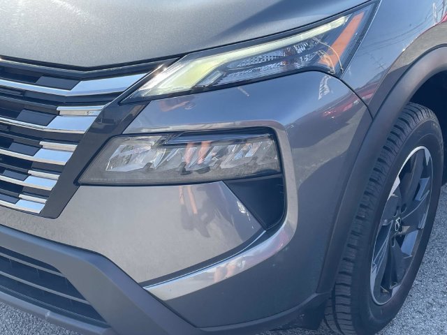 Used 2025 Nissan Rogue SV AWD/4WD image 9