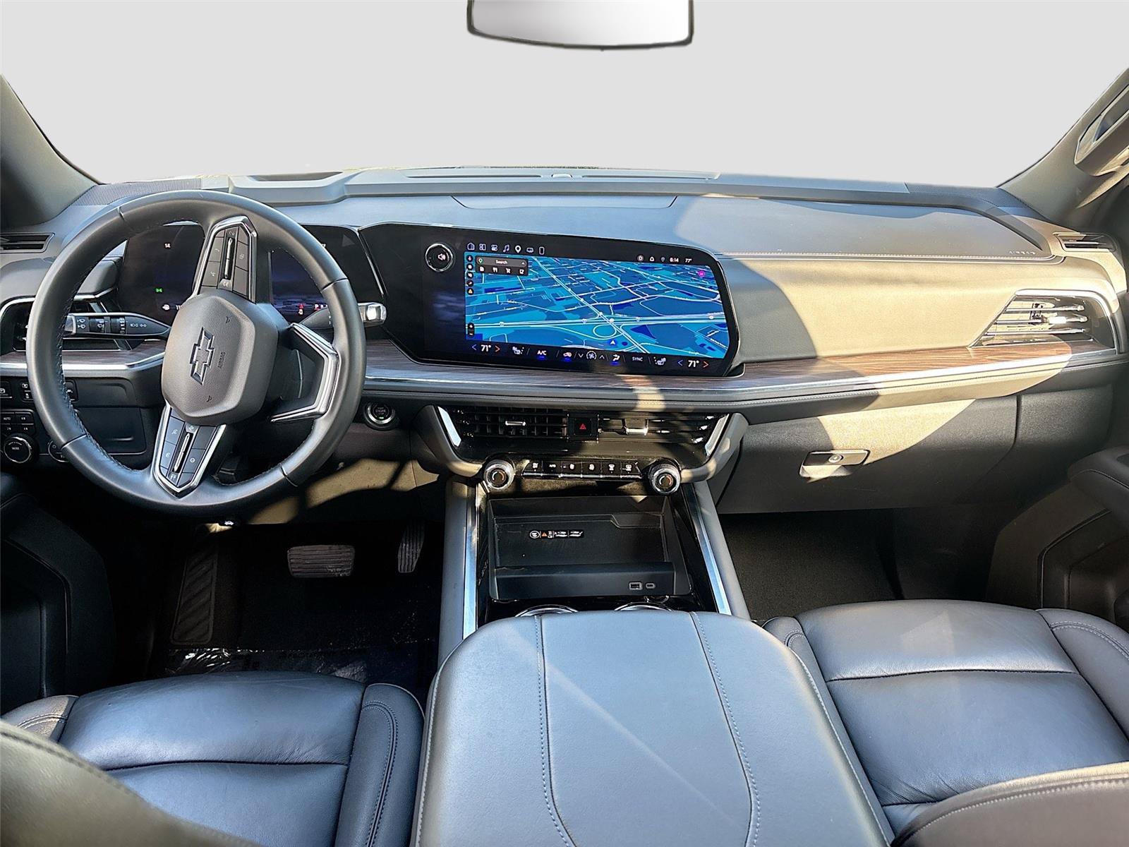 Used 2025 Chevrolet Suburban Z71 AWD/4WD image 23