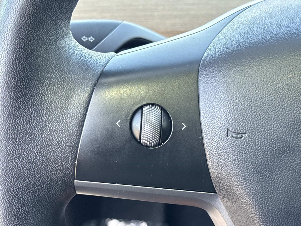 Used 2022 Tesla Model Y Performance AWD/4WD image 8