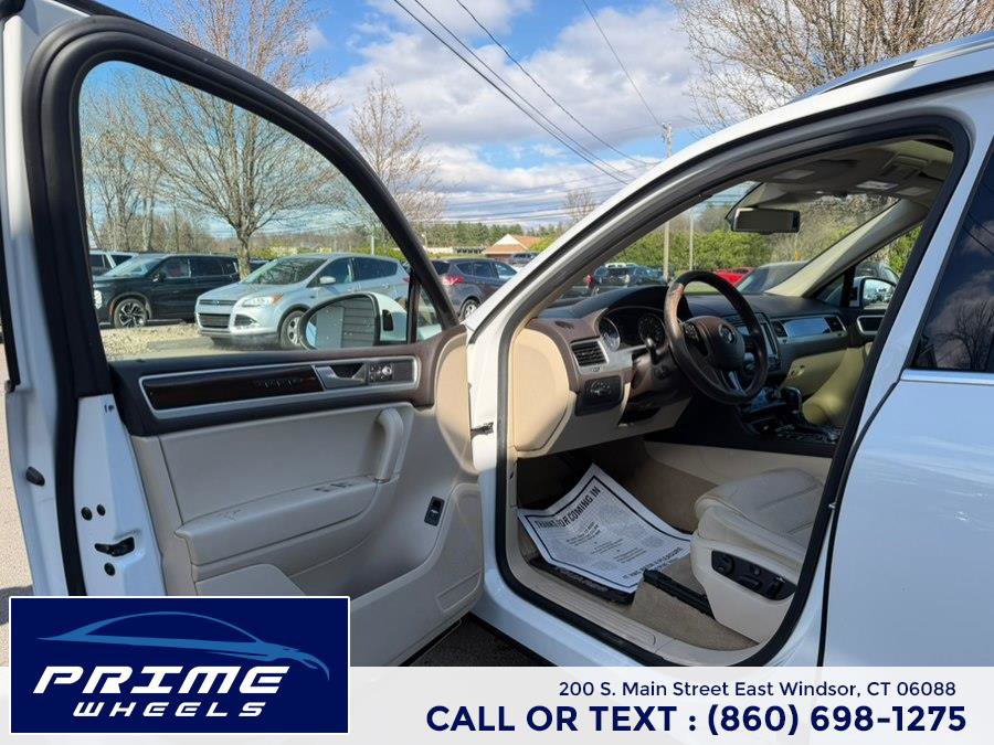 Used 2016 Volkswagen Touareg Lux AWD/4WD image 9