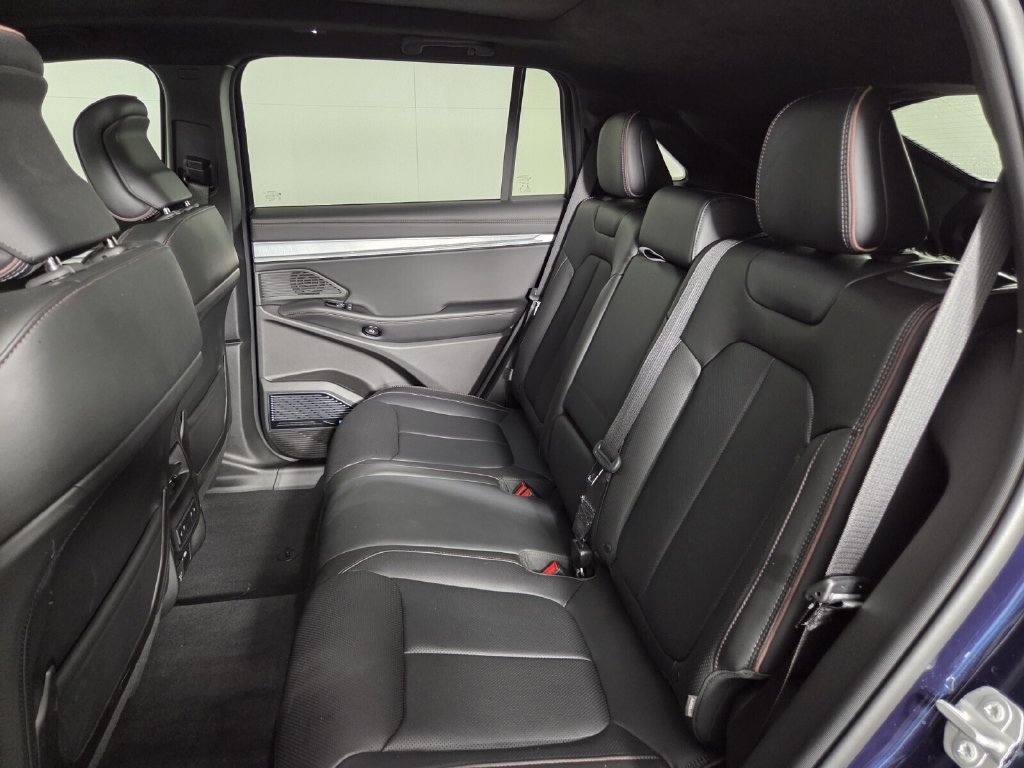 Used 2025 Jeep Wagoneer S Launch Edition AWD/4WD image 24