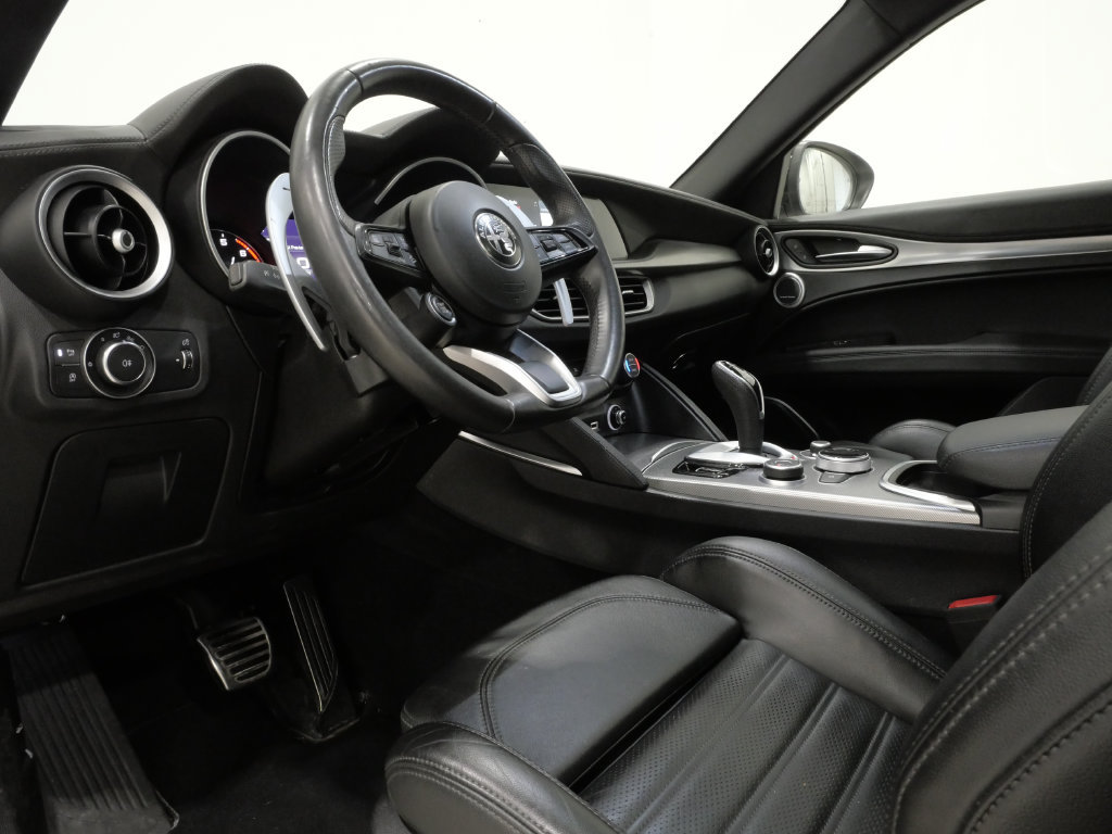Used 2023 Alfa Romeo Stelvio Veloce AWD/4WD image 12