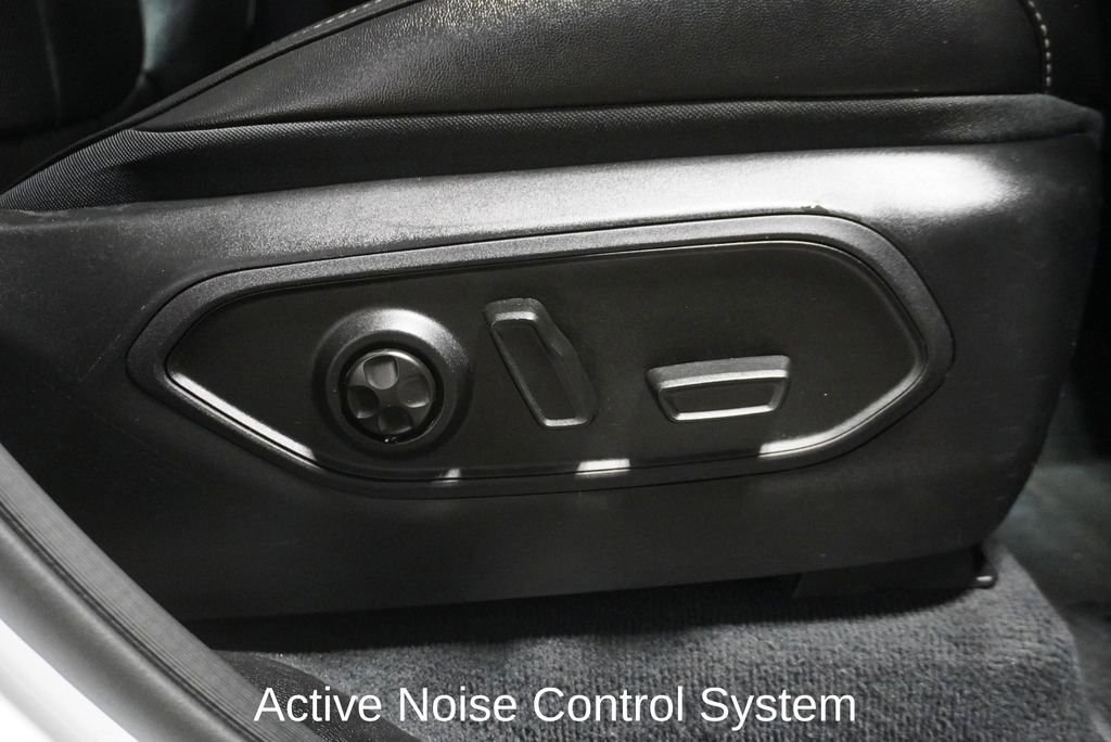 Used 2023 Jeep Grand Cherokee Limited w/ Luxury Tech Group II image 6