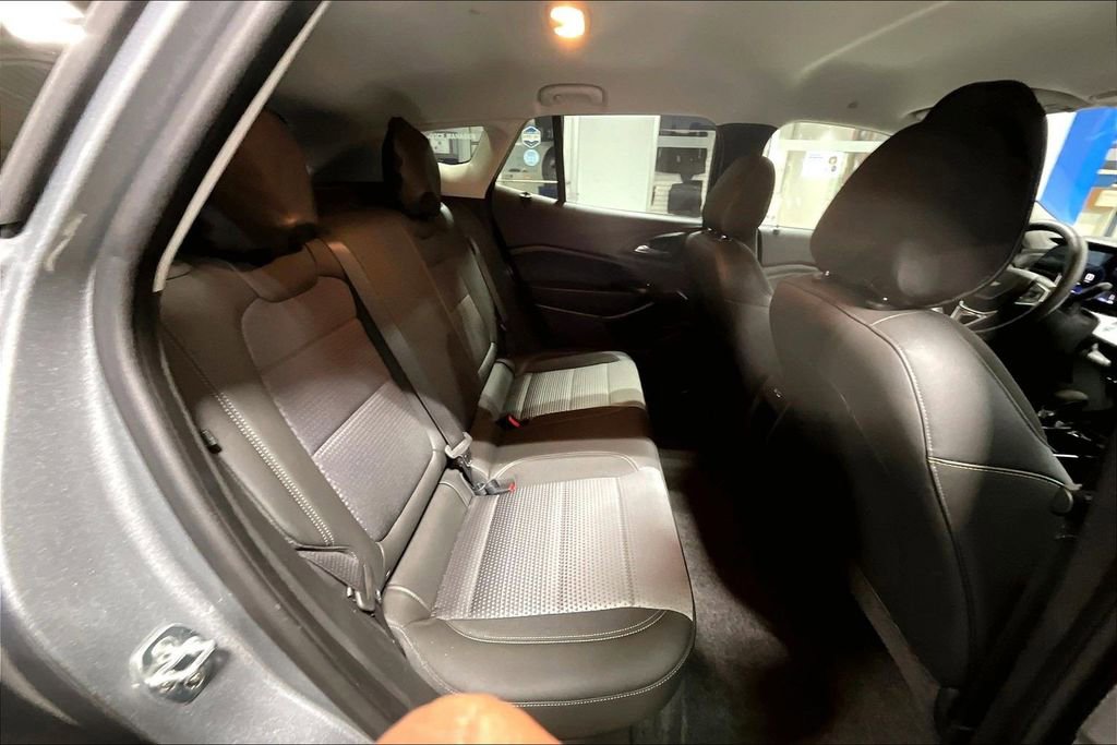 Used 2025 Chevrolet Trax LT w/ Driver Confidence Package image 25