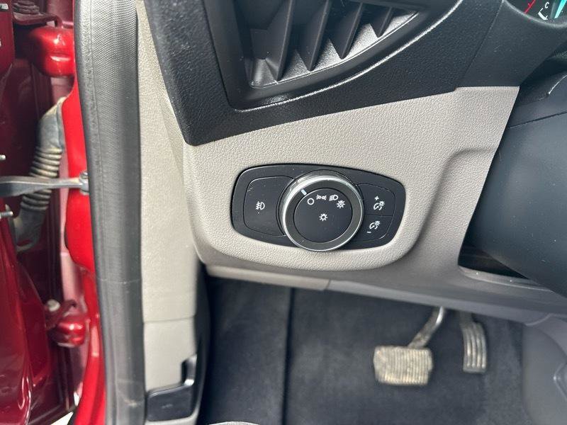 Used 2020 Ford Transit Connect XLT FWD image 8