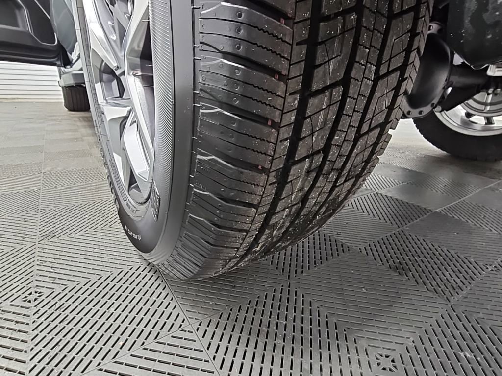 New 2026 GMC Sierra 1500 SLE w/ Preferred Package image 42