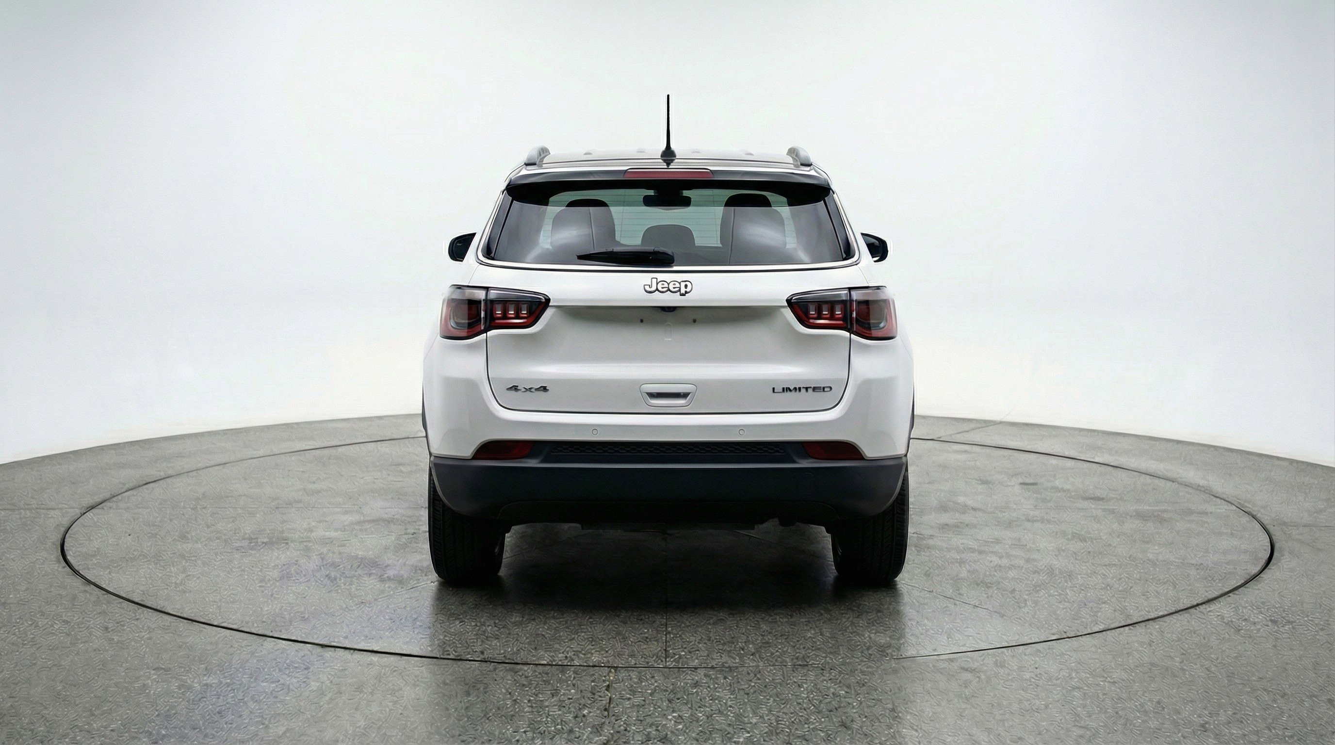 Used 2025 Jeep Compass Latitude AWD/4WD image 7
