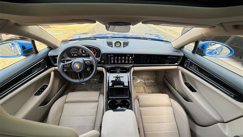 Used 2025 Porsche Panamera 4 image 22