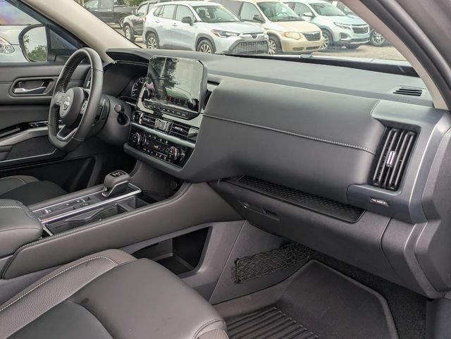 Used 2025 Nissan Pathfinder SL w/ Cargo Package FWD image 32