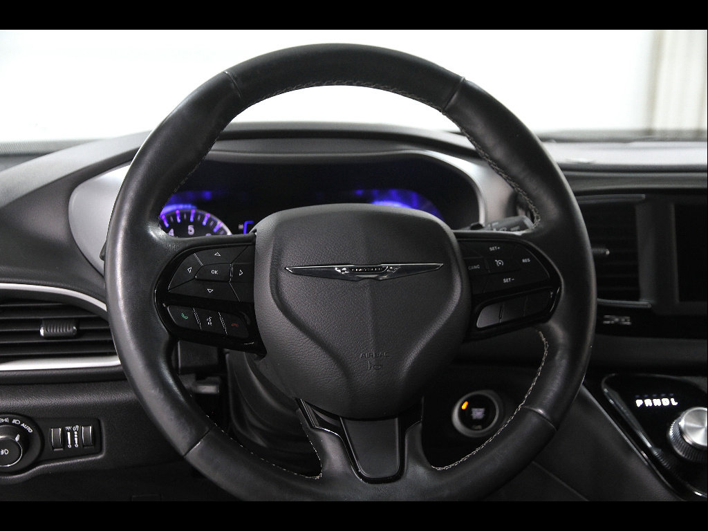 Used 2020 Chrysler Pacifica Touring-L w/ S Appearance Package FWD image 7