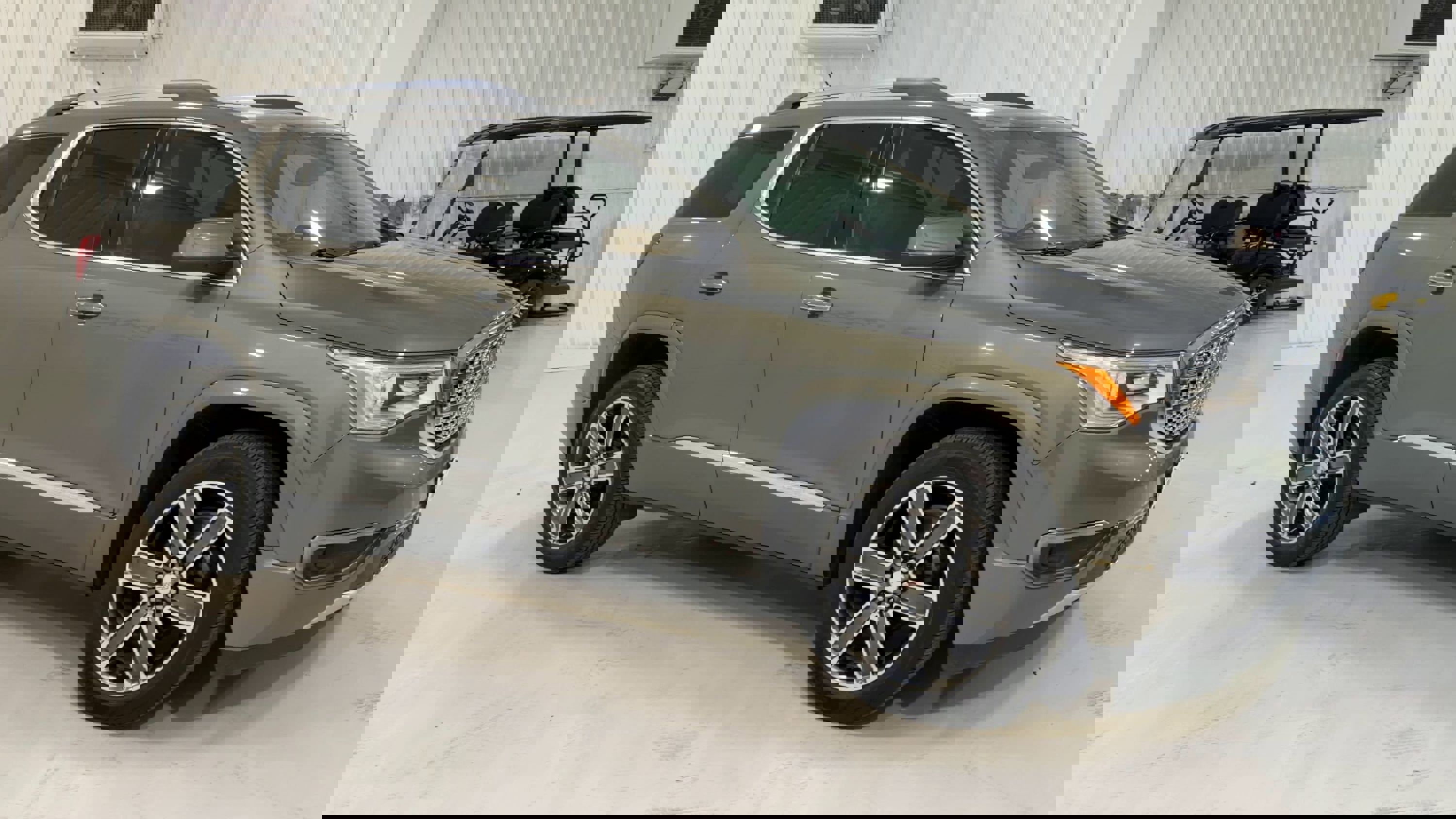 Used 2018 GMC Acadia Denali w/ Technology Package image 3