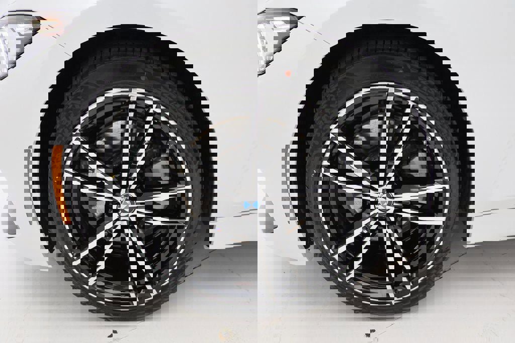 Used 2024 BMW 330i xDrive Sedan w/ M Sport Package image 9