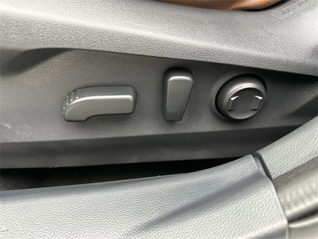 Used 2021 Subaru Outback Touring w/ Popular Package #2 image 12