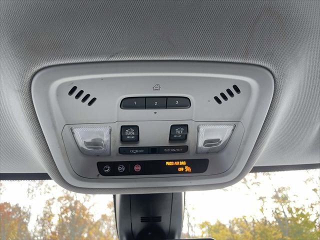 Used 2020 Chevrolet Traverse RS image 33