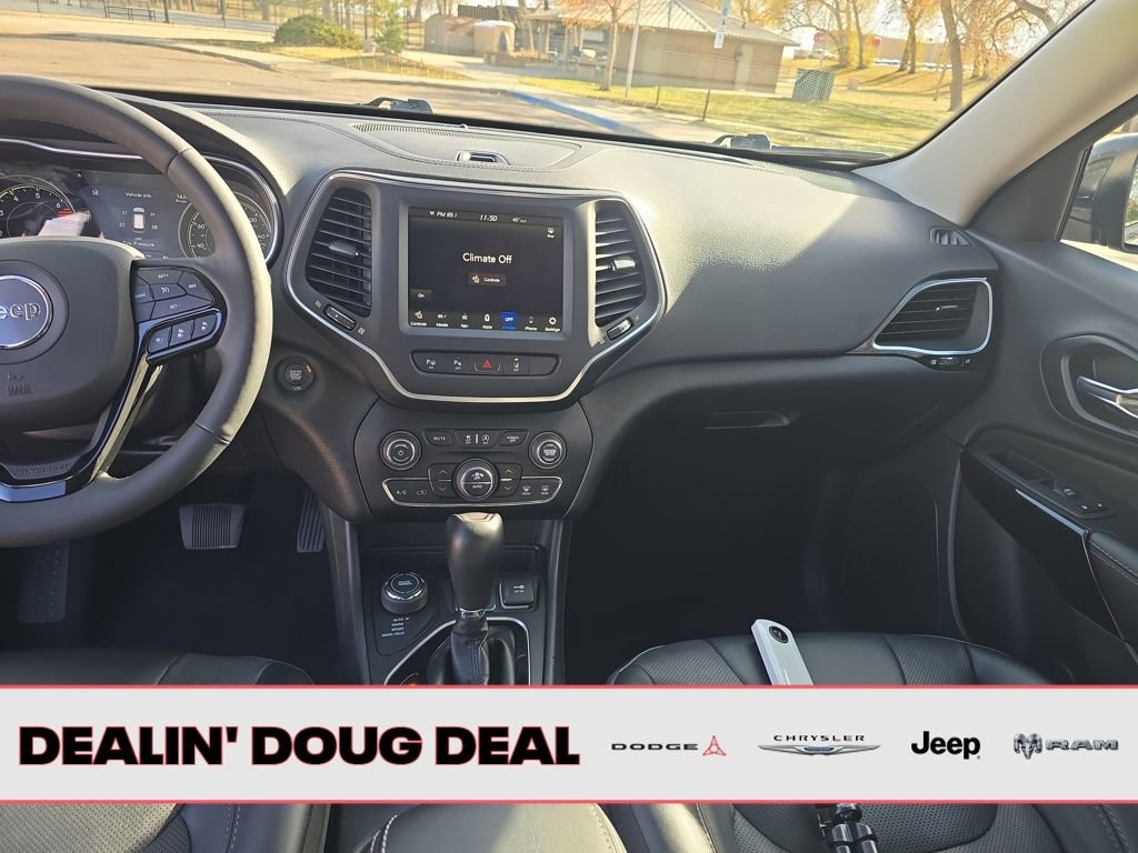 Used 2023 Jeep Cherokee Altitude Lux image 18