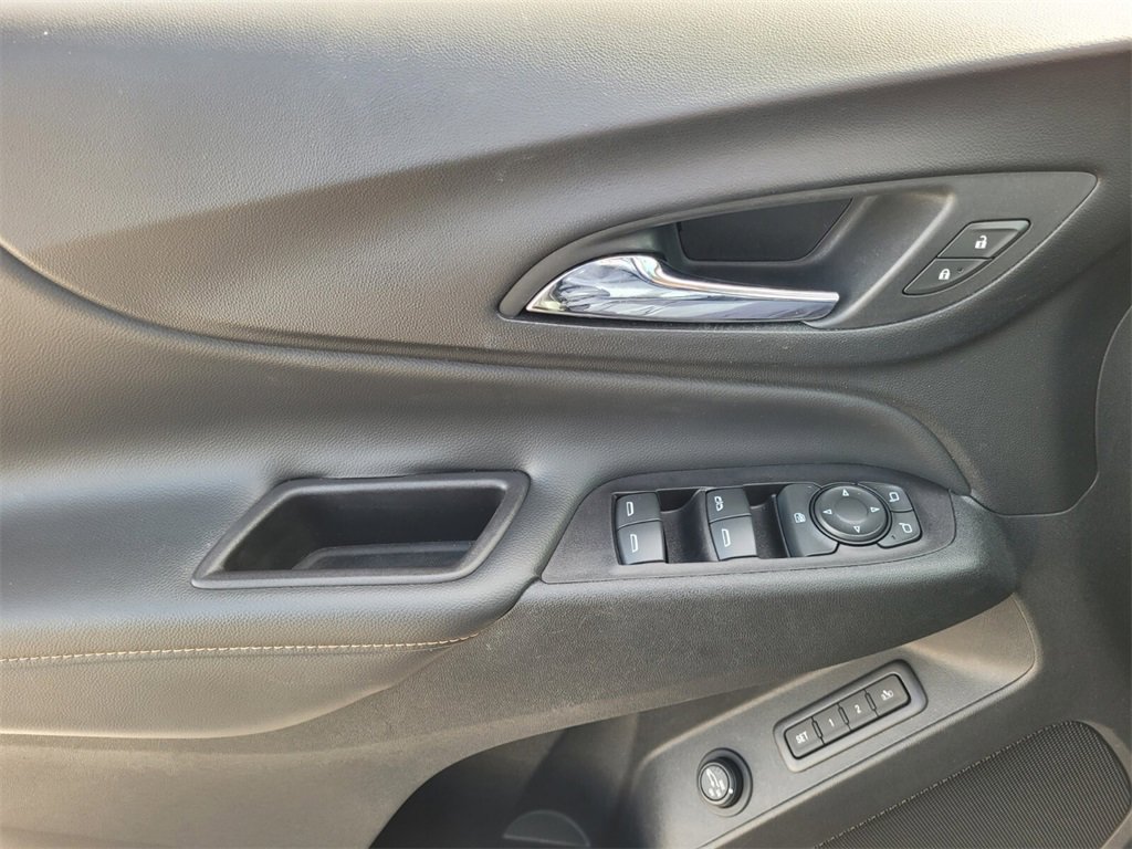 Used 2018 Chevrolet Equinox Premier image 24