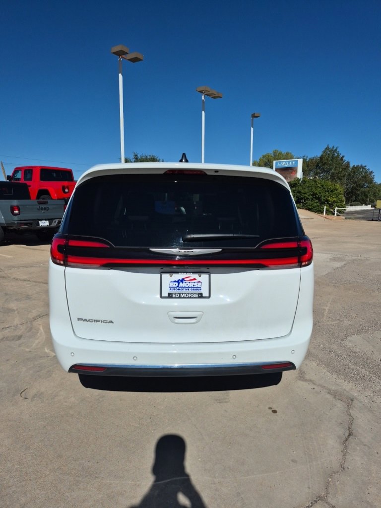 Certified 2024 Chrysler Pacifica Touring-L image 6