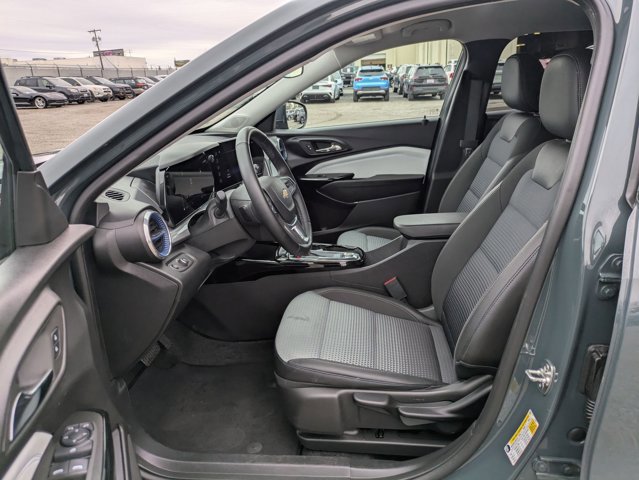 Used 2025 Chevrolet Trax LT w/ LT Convenience Package image 21