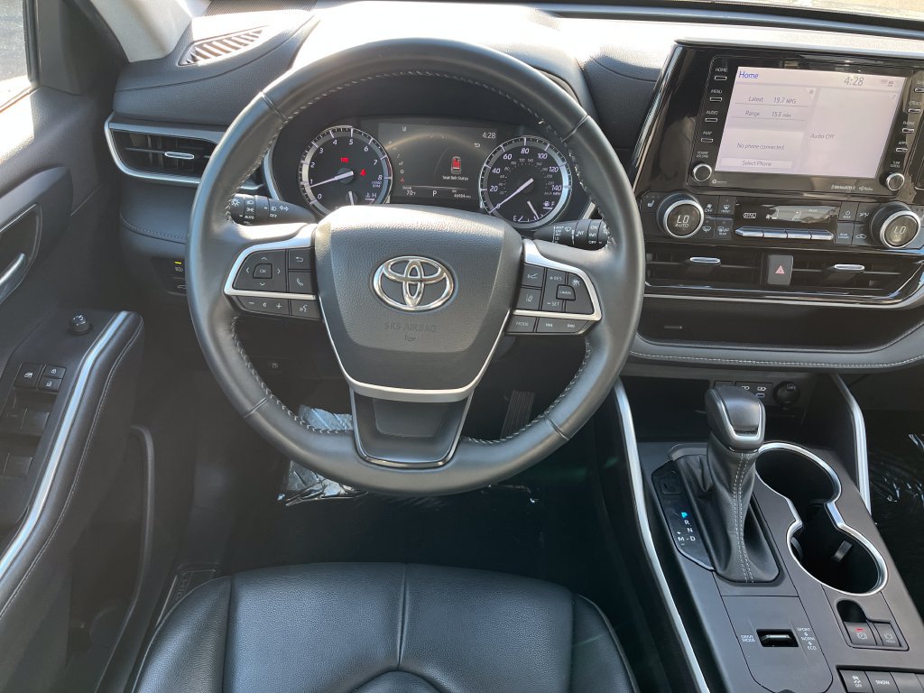 Used 2022 Toyota Highlander XLE FWD image 13