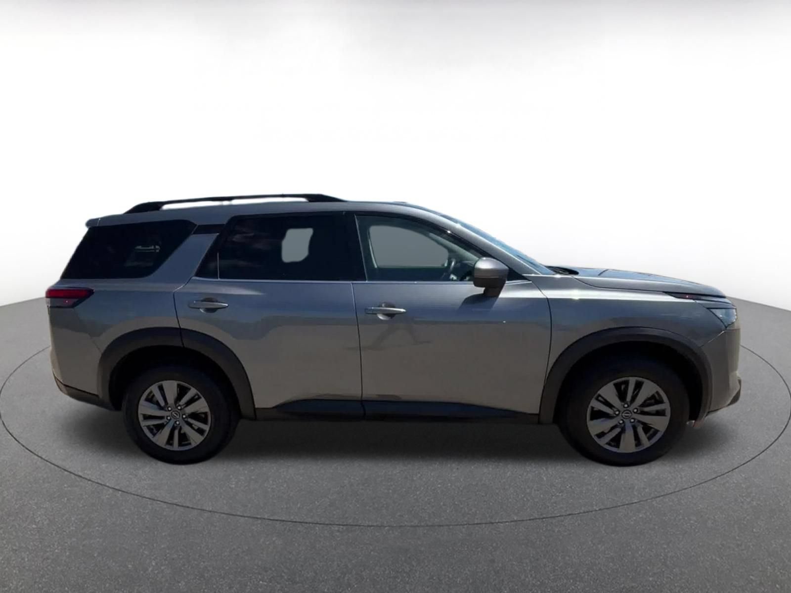 Used 2025 Nissan Pathfinder SV FWD image 16