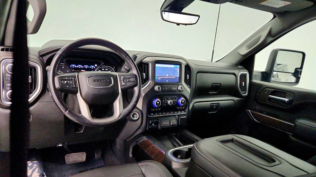 Used 2022 GMC Sierra 2500 Denali w/ Denali Black Diamond Edition AWD/4WD image 13