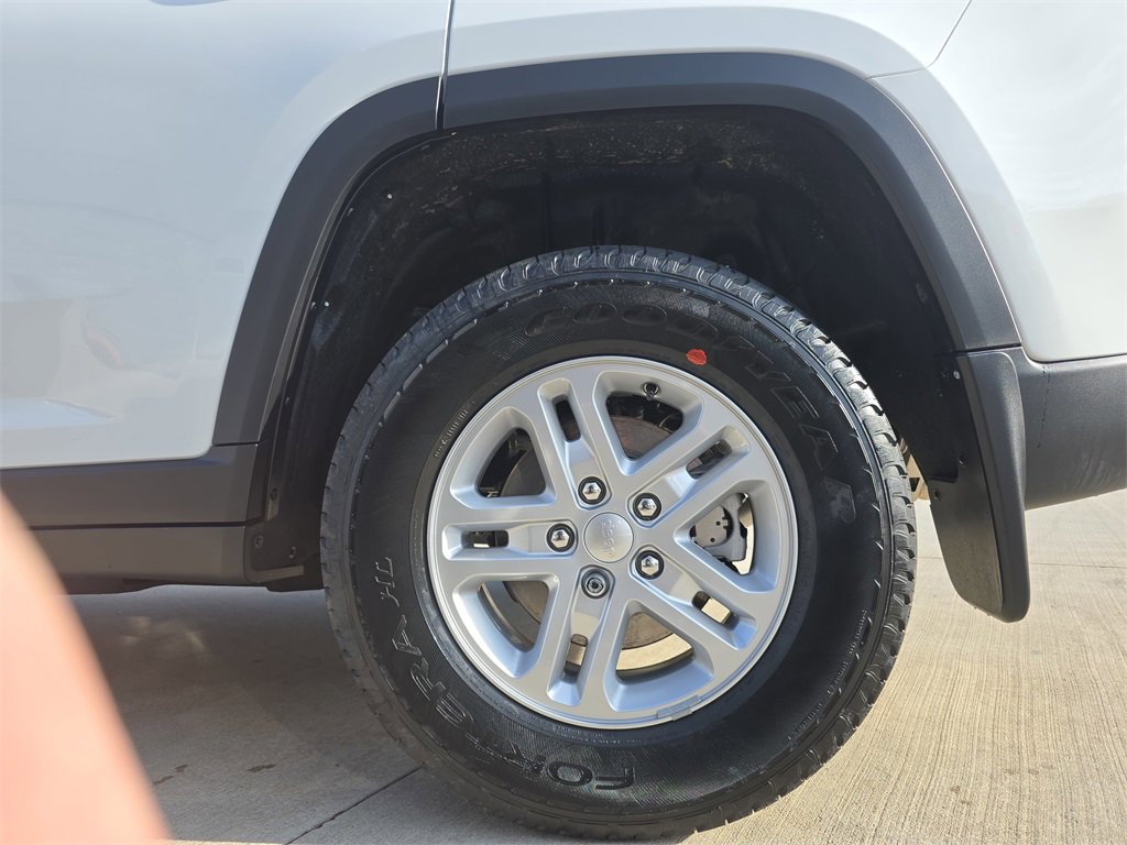 New 2025 Jeep Grand Cherokee Laredo image 34