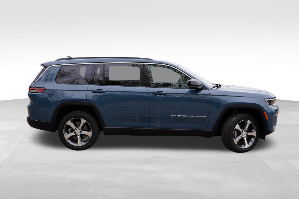 Used 2026 Jeep Grand Cherokee L Limited w/ Trailer Tow Package AWD/4WD image 3