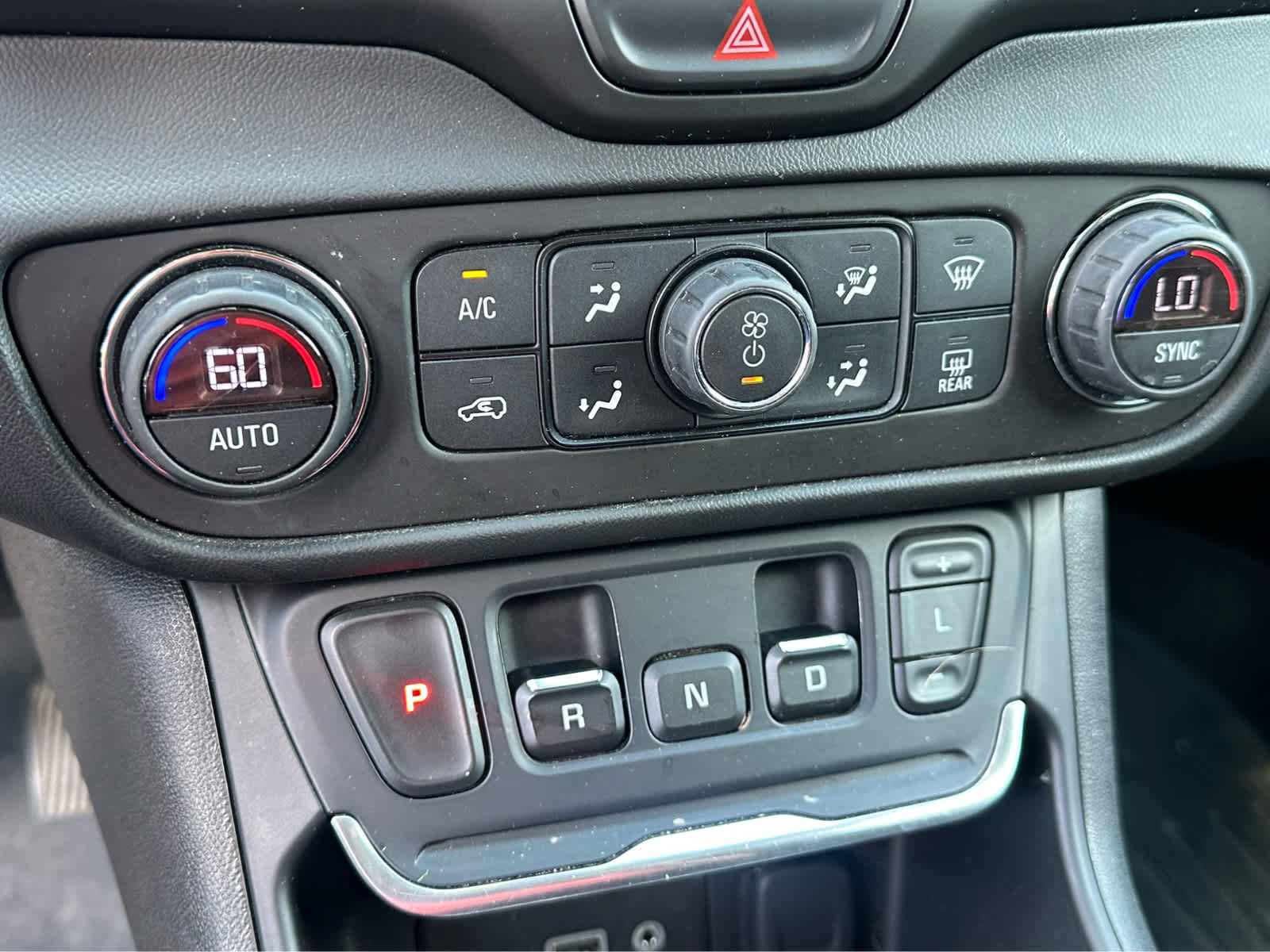 Used 2018 GMC Terrain SLE w/ Driver Convenience Package AWD/4WD image 16