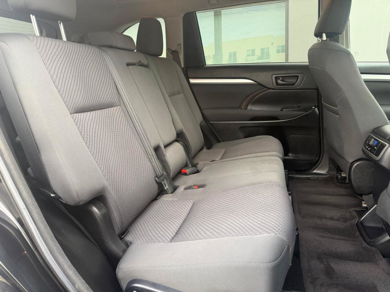 Used 2018 Toyota Highlander LE FWD image 20