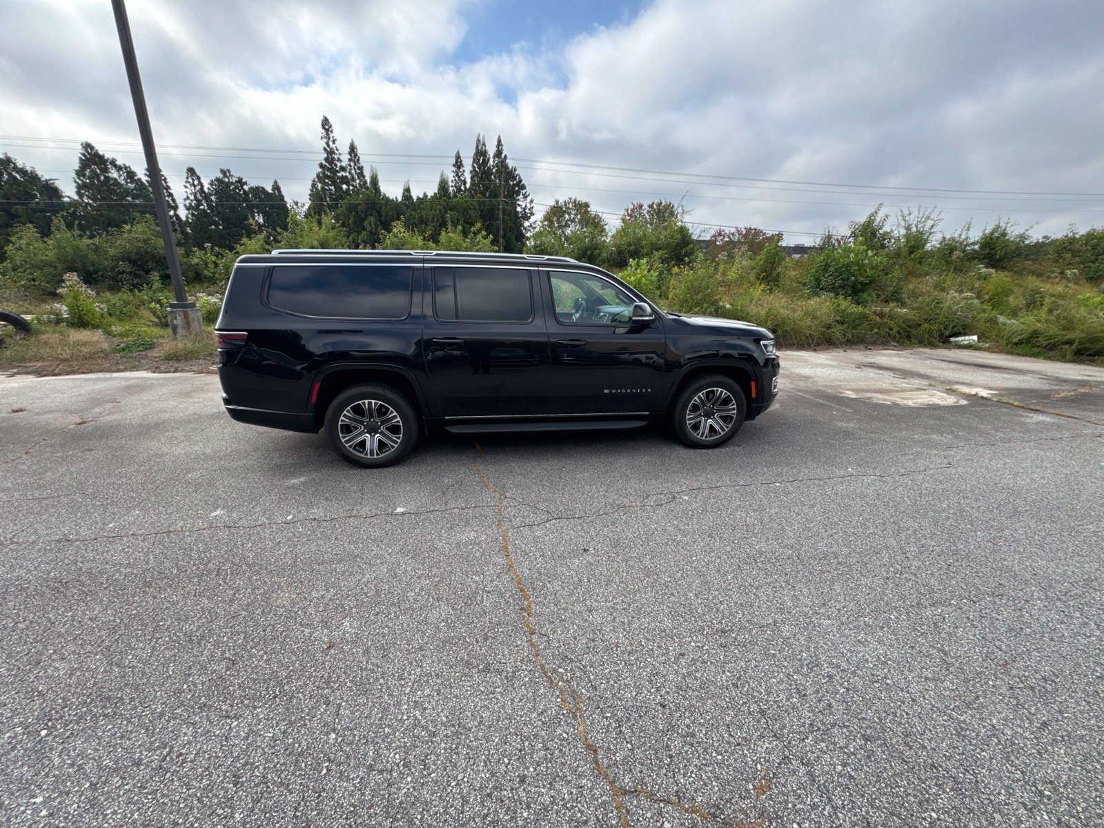 Used 2024 Jeep Wagoneer L Series II w/ Flexible Seating Group AWD/4WD image 5