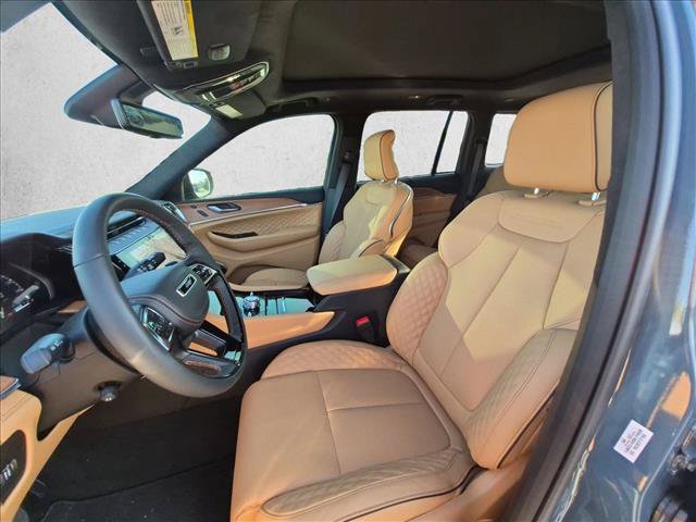 Used 2026 Jeep Grand Cherokee Summit w/ Obsidian Package AWD/4WD image 12