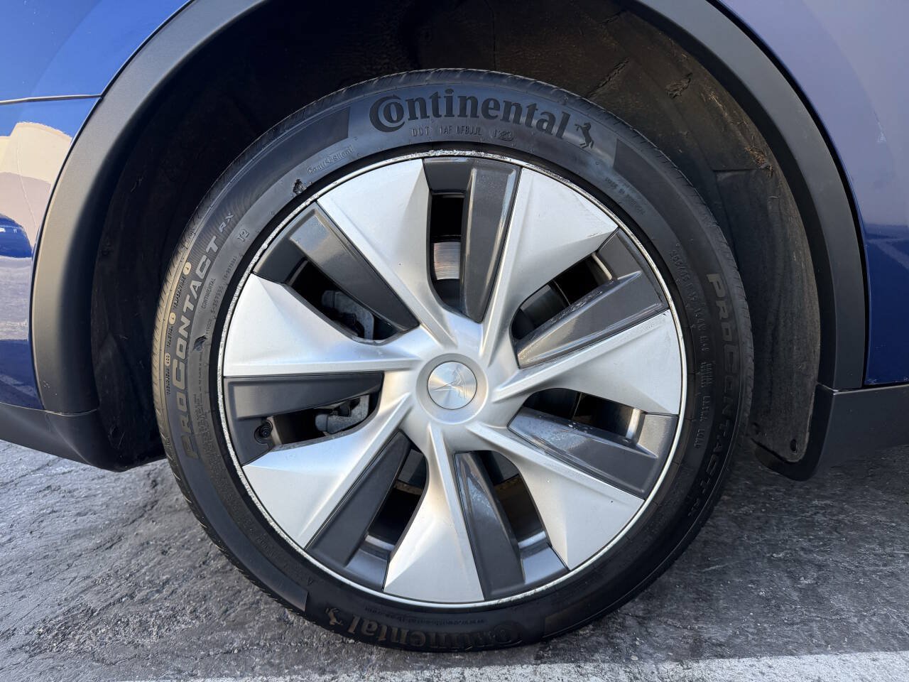 Used 2023 Tesla Model Y Long Range AWD/4WD image 31