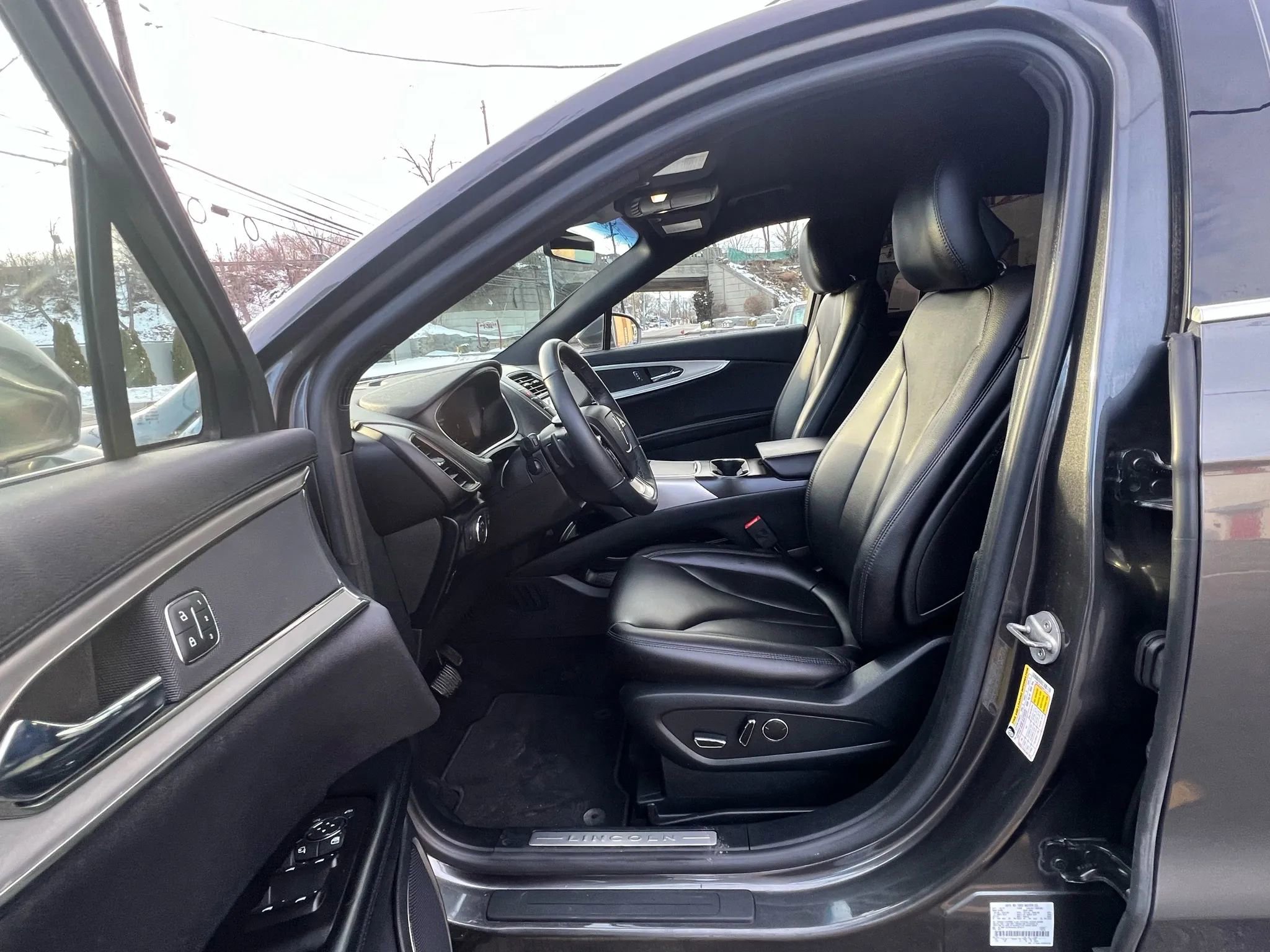 Used 2019 Lincoln Nautilus Premier AWD/4WD image 28